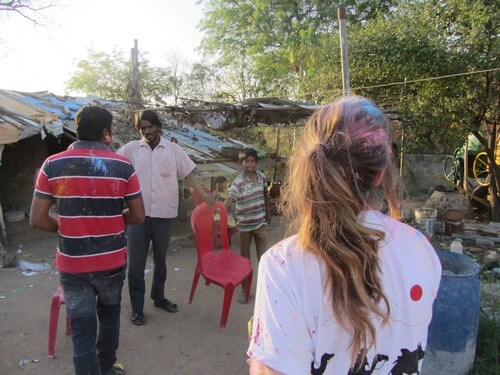 Viaje India: Celebrando Fiesta Holi con familia en Kjahuraho 