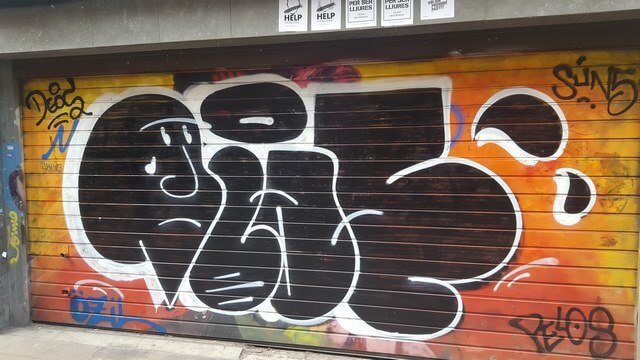 Que ver en Barcelona: Grafiti Rick Grimes 