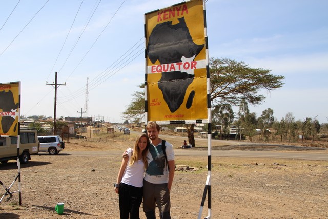 Safri Kenia Camino a Nakuru: cruzamos en Ecuador