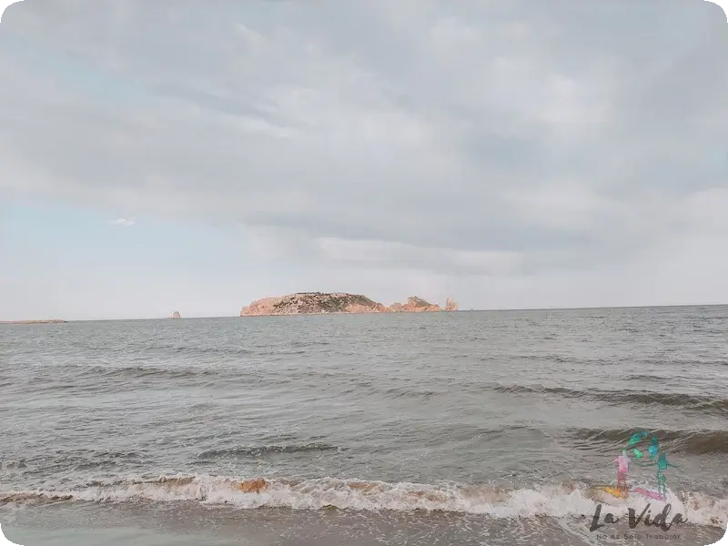 Islas Medes enfrente de la playa de l'Estartit 