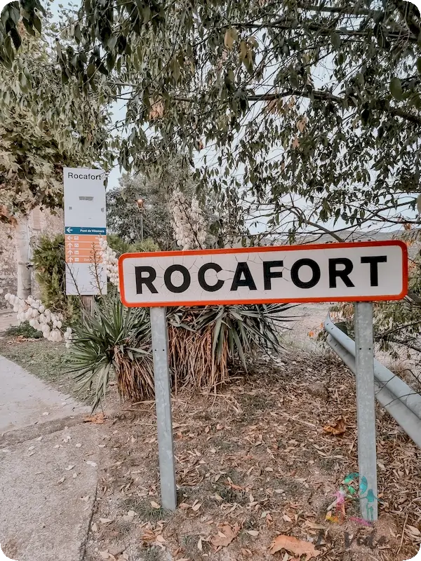 Cartel de carretera entrada Rocafort