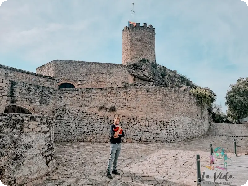Qué ver en Talamanca - Castell Talamanca. Dani con Eric