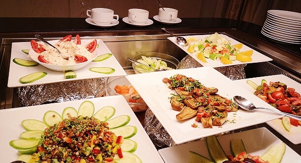 Excelente buffet en el Moondance