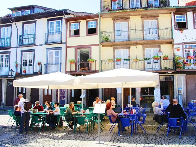 Restaurante en la plaza de Largo de Oliveira