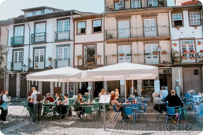 Lugar donde comimos en Guimaraes - Restaurante en la plaza de Largo de Oliveira