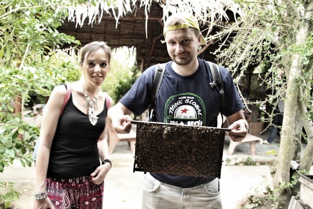 Granja de miel en isla unicornio delta del mekong dani y judit