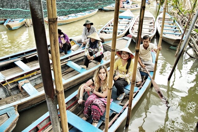 Listos en el bote del Delta del Mekong
