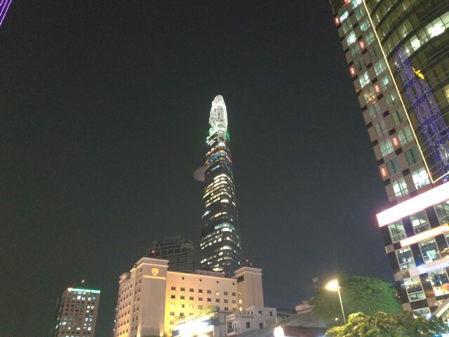 Torre Bitexco de noche