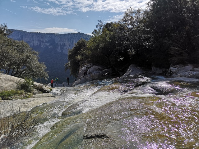 Llegada agua al Salt de Sallent