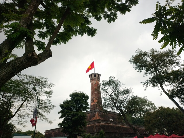Ciudadela de Hanoi, torre desde la calle