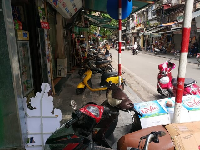 Motos en la calle Hanoi