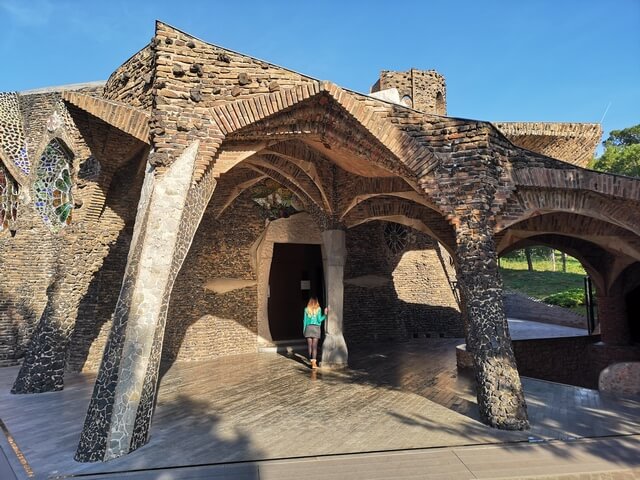Cripta Guell, la joya de la Colonia Guell incluida en la Go Barcelona Pass