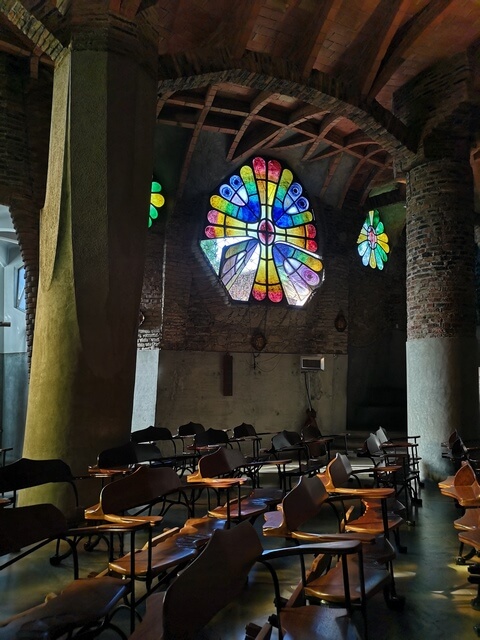 Interior Cripta Guell