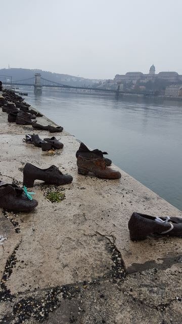 Zapatos del Danubio