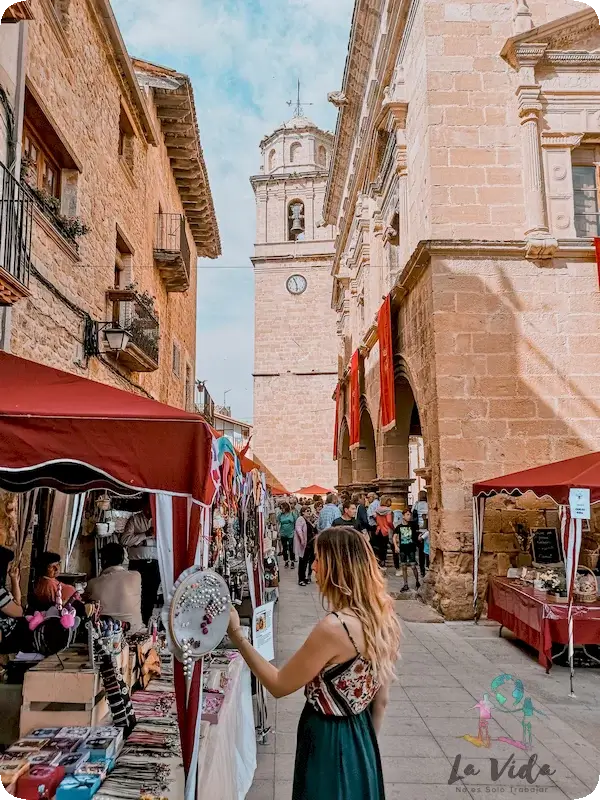 Qué ver en Arnes - ayuntamiento e iglesia