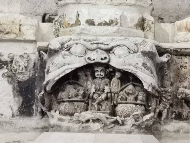 Detalla escultura catedral Narbonne