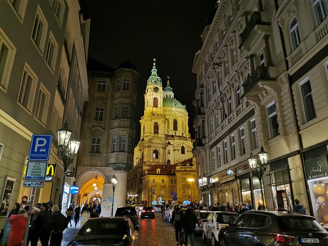 Iglesia de San Nicolas en Praga en Mala Strana