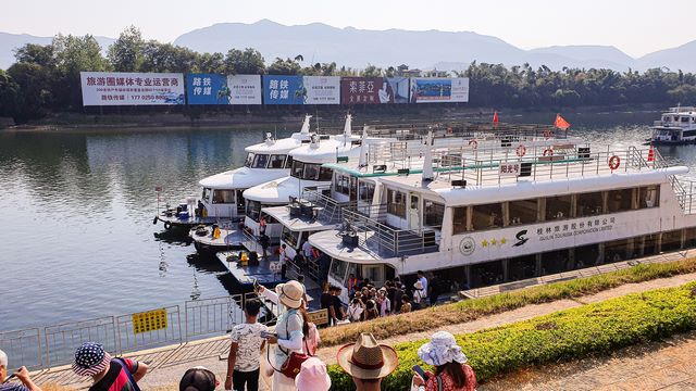 Barco del Crucero del Rio Li