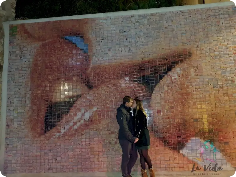 Foto típica Mural del Beso en invierno