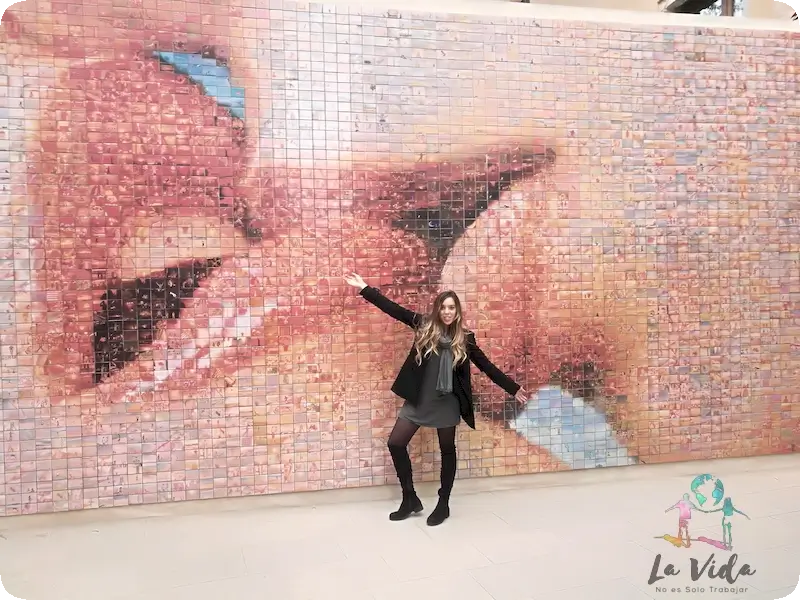 Judit el Mural del Beso de Barcelona