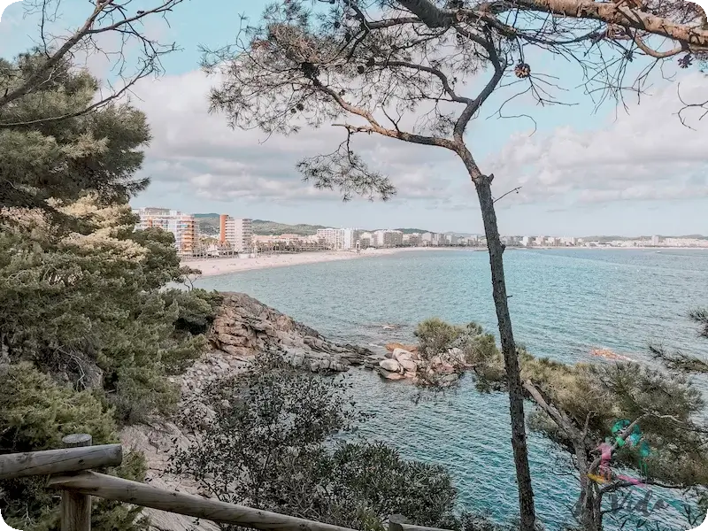 Playa Torre Valentina al fondo