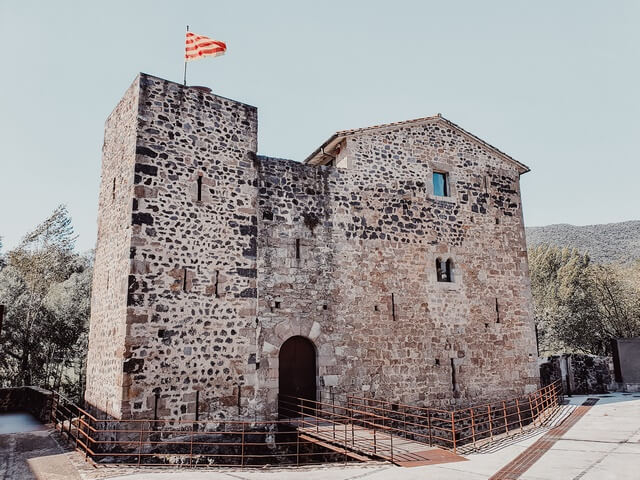 Castillo medieval Estada Juvinyà