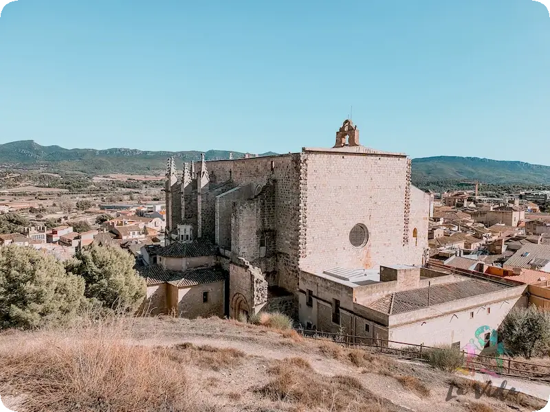 Iglesia Santa Maria desde el Pla de Santa Barbara