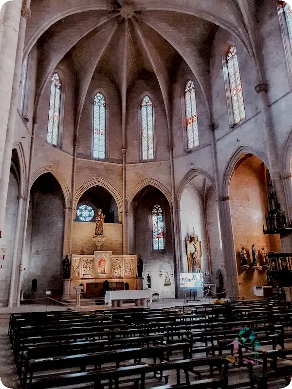 Interior Iglesia de Santa Maria fachada Montblanc