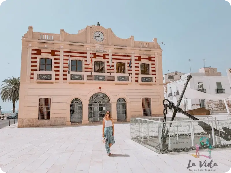 Ayuntamiento y la Plaza de Pedro Gea en Garrucha