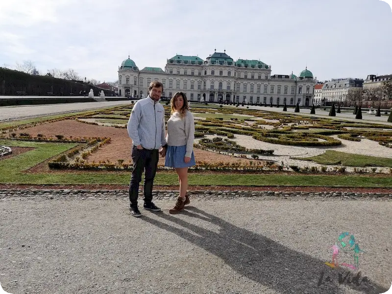 Judit y Dani en el Palacio de Belvedere de Viena