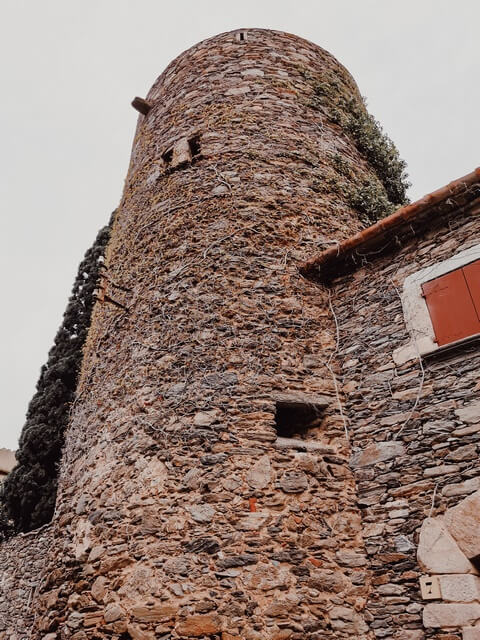 Torres de defensa y antigua muralla Selva de Mar