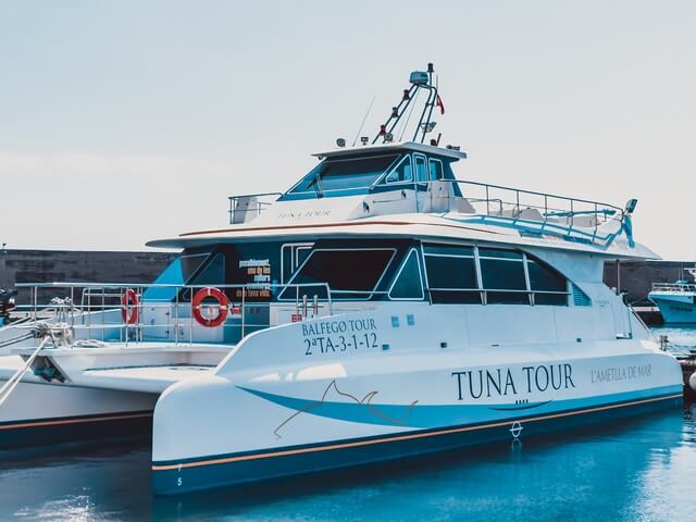 Catamarán Tuna Tour