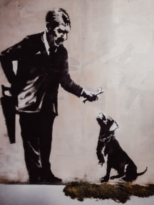Hombre con su perro - Paris 2018 Banksy