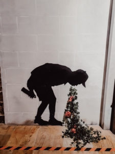 Major Fuera que dentro - 2013 Los Angeles - Exposicion Banksy Barcelona