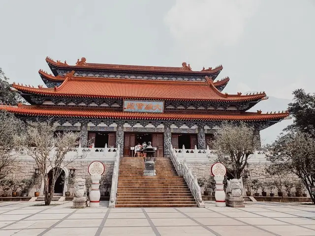 Monasterio de Po Lin