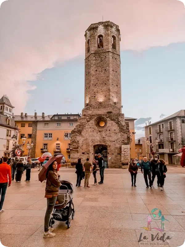 Iglesia de Santa Maria y su torre campanario