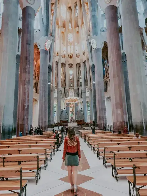 Judit dentro de la Sagrada Familia Barcelona