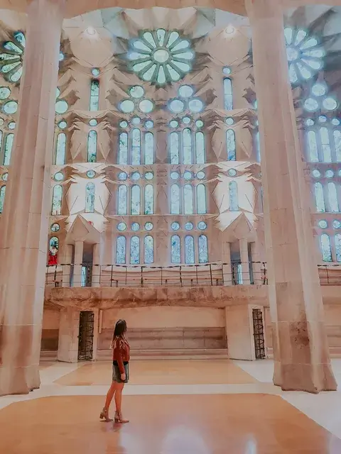 Judit dentro de la Sagrada Familia Barcelona