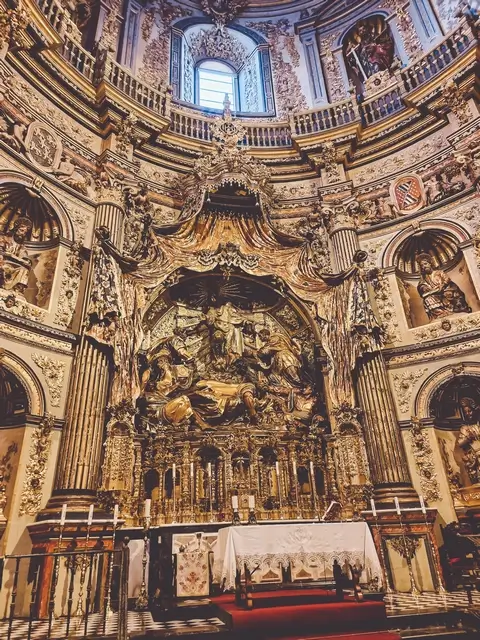 Interior Sacra Capilla el Salvador