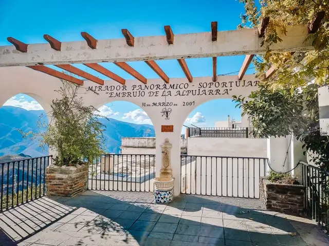 Soportújar Pueblo Bonito Alpujarra