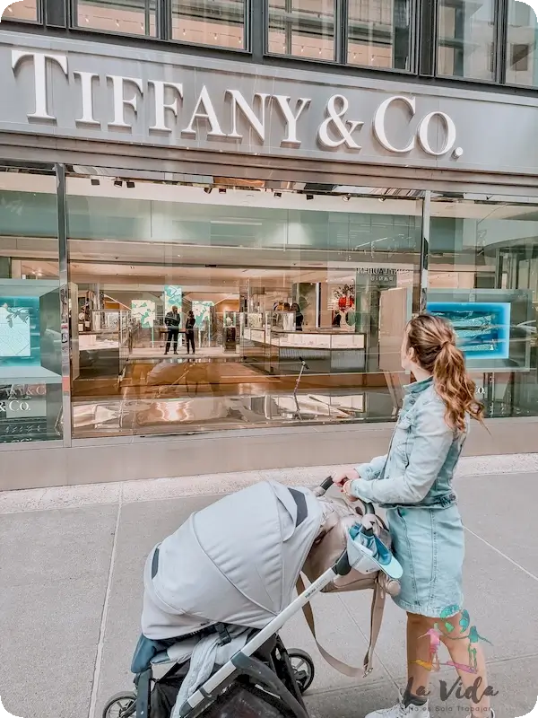 Tiffany Nueva York Quinta Avenida - Judit con Eric en su carro