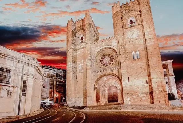 Atardecer catedral de la Se en Lisboa