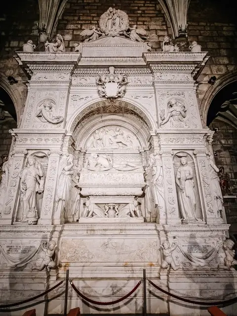 Mausoleo de Ramón Folch de Cardona-Anglesola