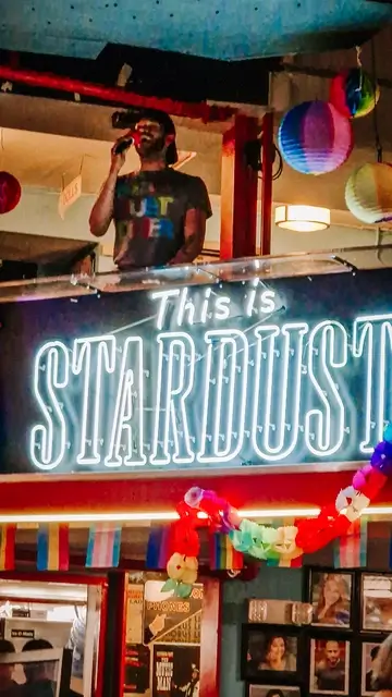 Stardust el Restaurante en Nueva York que cantan