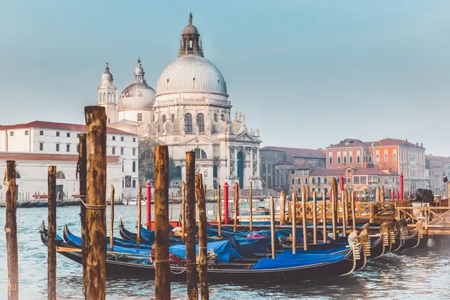 Canales de Venecia, demasiado lejos de Roma