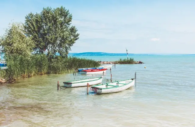 Barcas en el Lago Balaton Hungria