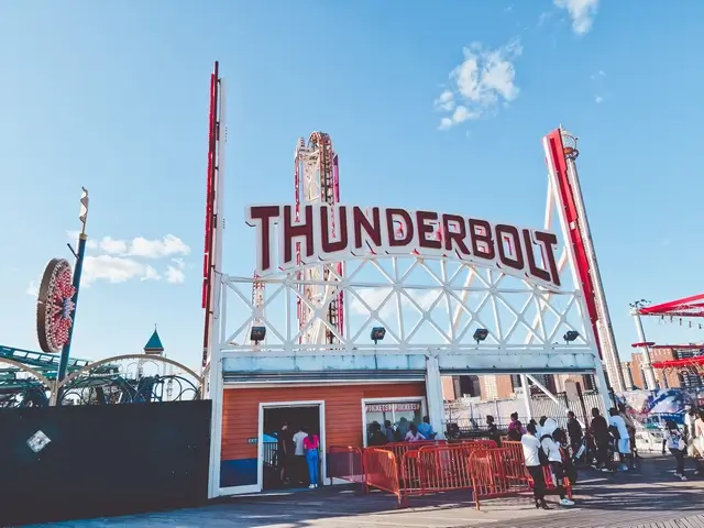 Thunderbolt Luna Park