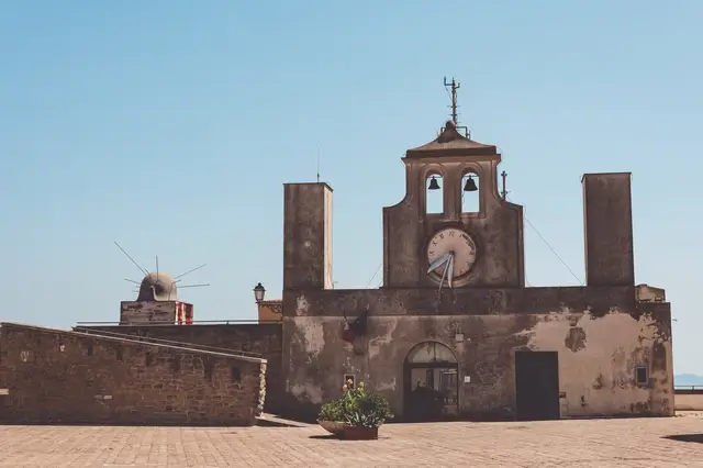 Imprescindible Nápoles cerca de Roma: Castillo de sant'elmo