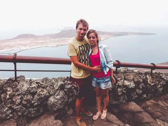 Judit y Dani desde Mirador del Rio Lanzarote