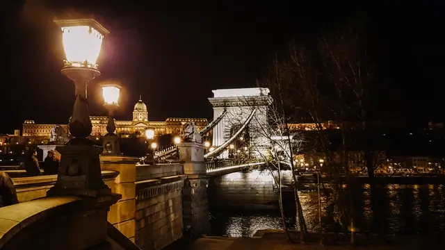 Puente cadenas Budapest de noche